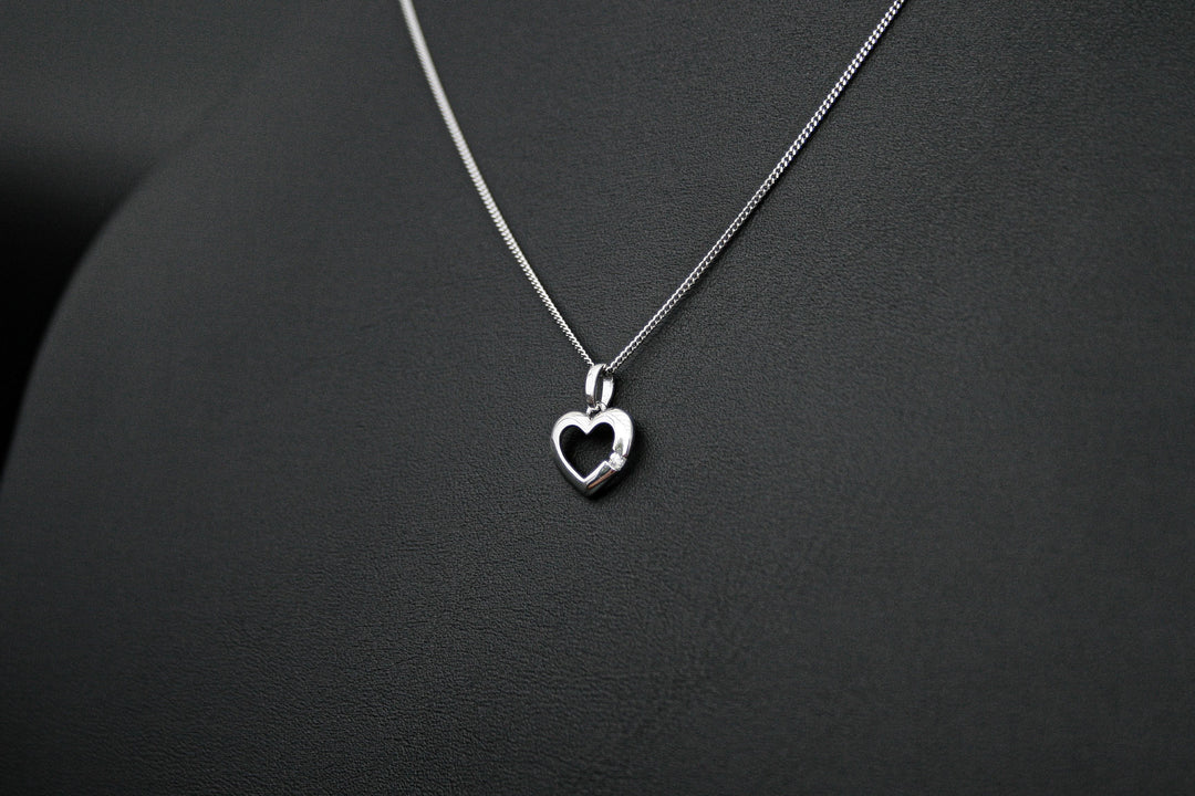 Damen Halskette mit Herzanhänger bestückt mit einem Zirkonia Edelstein auf einer 1,3mm breiten Panzer Halskette aus 925 Silber von Deinschmuck by TL