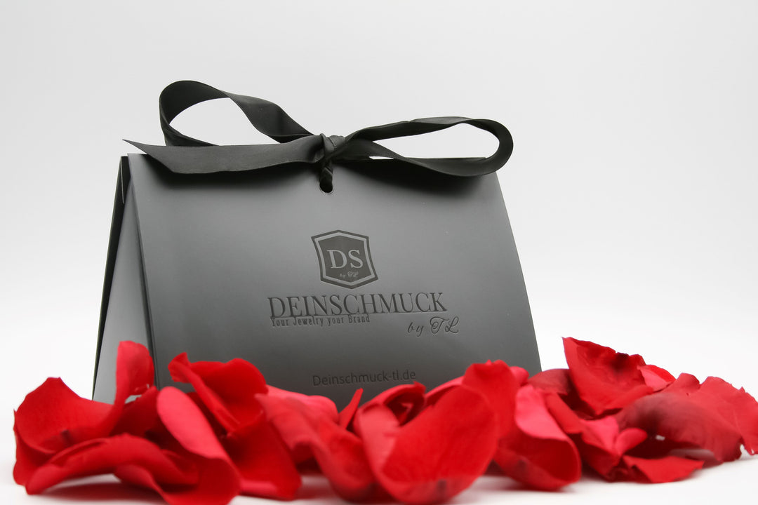 Geschenkverpackung-mit-echten-Rosenblättern-von-Deinschmuck-by-TL-in-der-farbe-Dunkelgrau