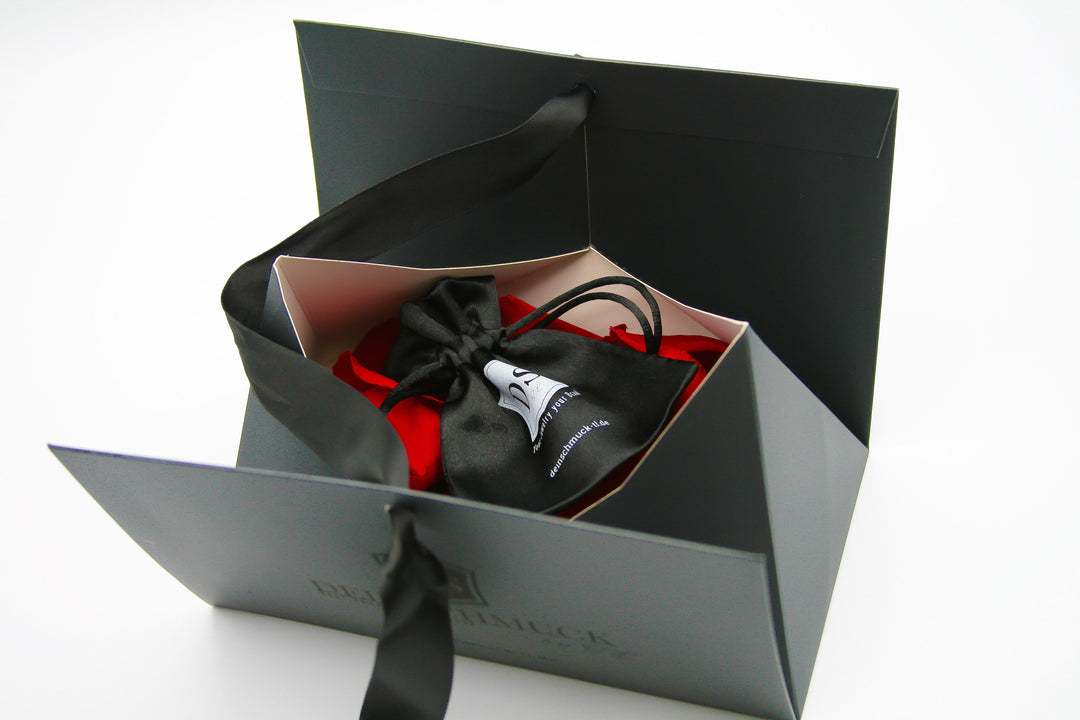 Geschenkverpackung-mit-echten-Rosenblättern-und-einem-Satinbeutel-von-Deinschmuck-by-TL-in-der-farbe-Dunkelgrau