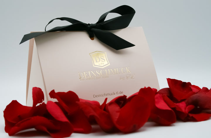 Geschenkverpackung-mit-echten-Rosenblättern-von-Deinschmuck-by-TL-in-der-farbe-Rosa